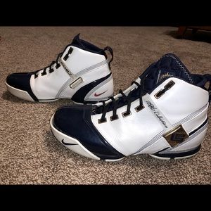 Used Zoom Lebron V